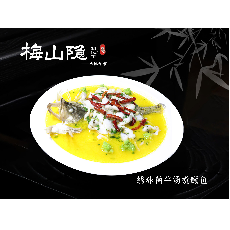 绣球菌半汤煮鳜鱼